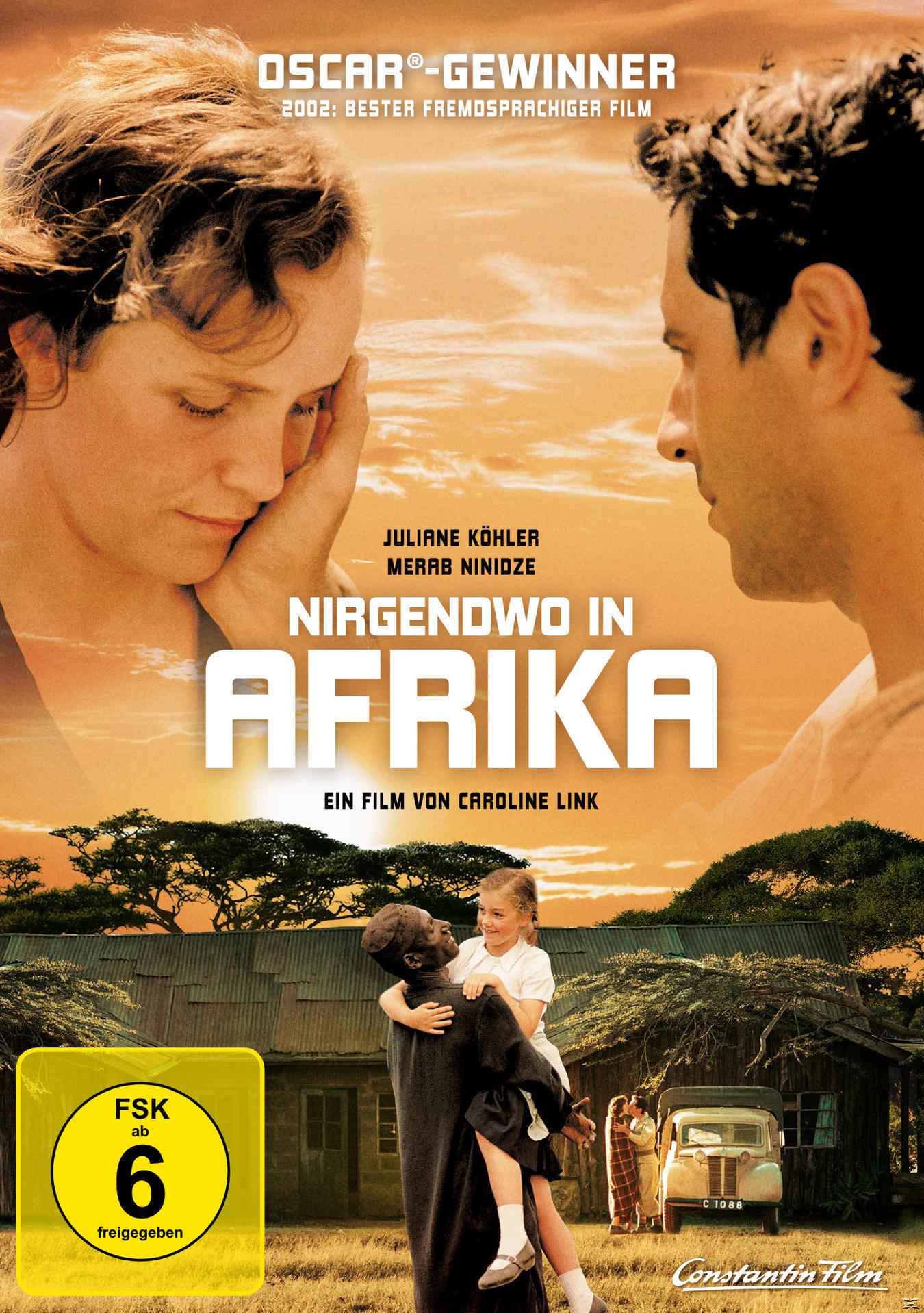 Filmposter: Nirgendwo in Afrika. Eine Familie steht vor einem Auto auf einem Feld.