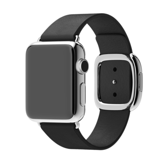 Eine silberne Apple Watch mit schwarzem Lederarmband vor schlichtem, weißem Hintergrund.