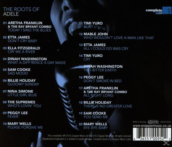 CD-Rückseite: Titelliste von „The Roots of Adele“. Bild einer singenden Frau. Schwarzer Hintergrund.