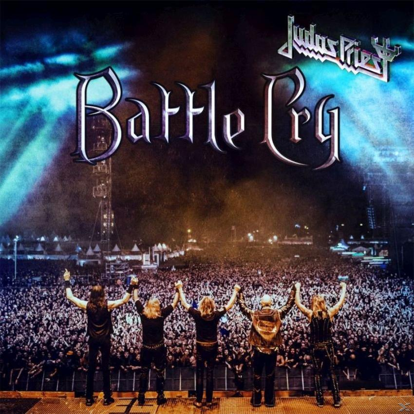 Album borító: Judas Priest, Battle Cry. Zenekar a színpadon, karok fel, a tömeg előtt egy koncerten.