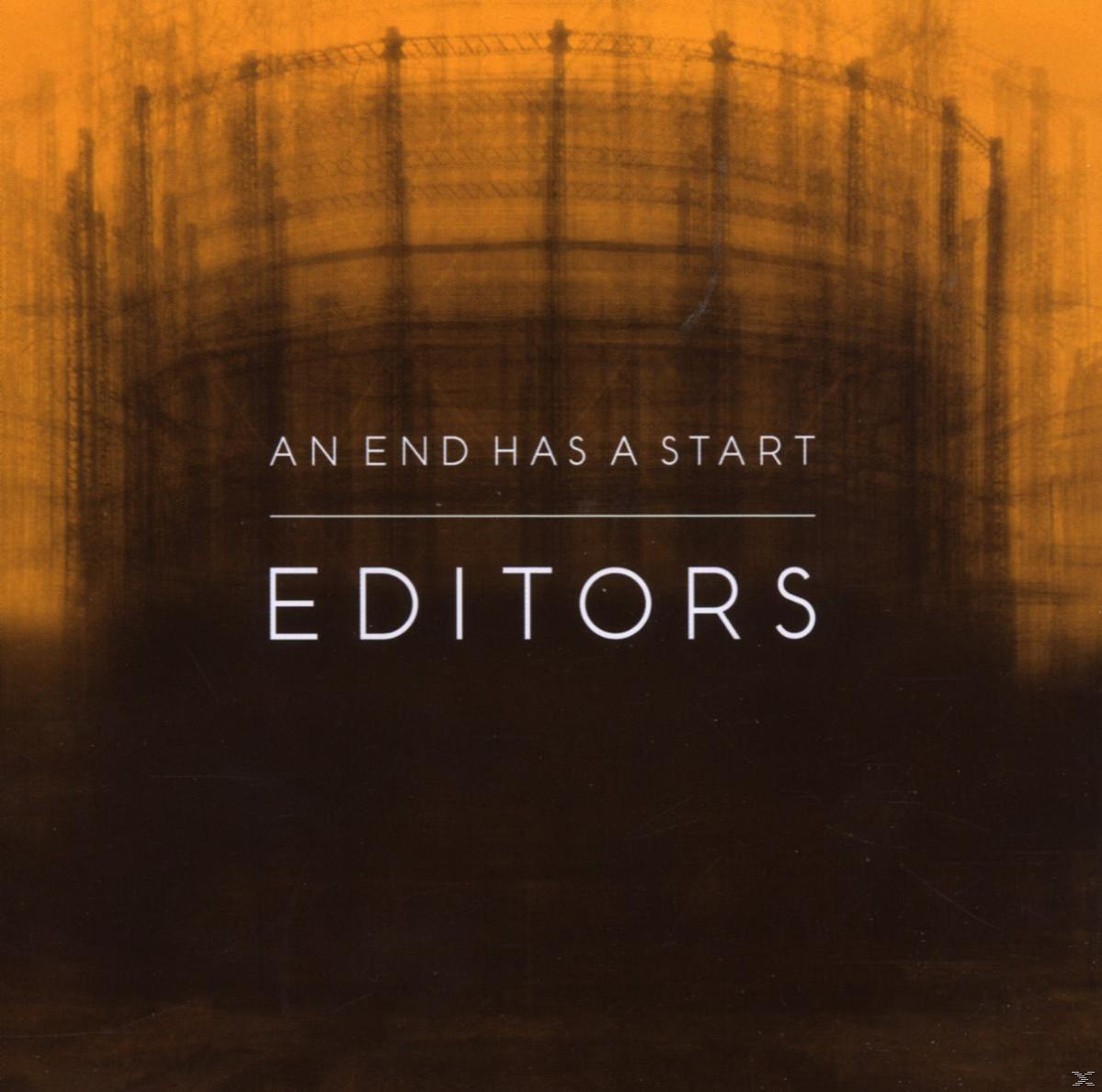 Albumcover: Editors, An End Has A Start. Oranger Hintergrund mit verschwommenen Linien, das Wort EDITORS sticht hervor.