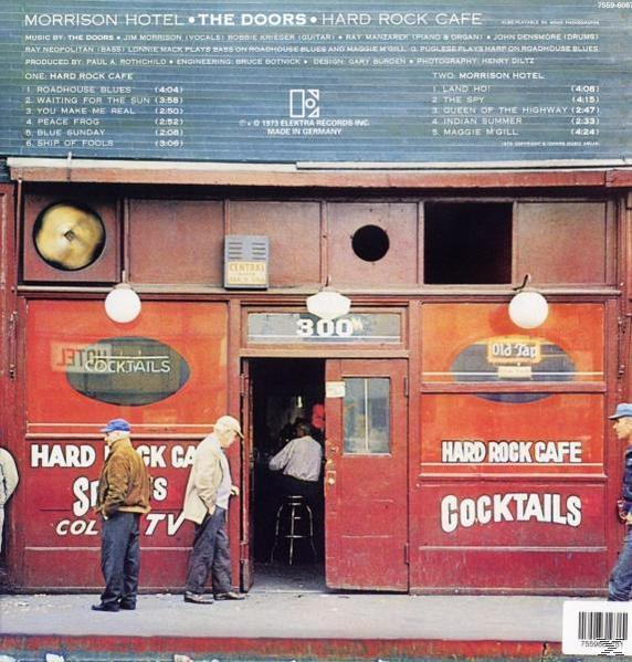 The Doors Morrison Hotel című albumának borítója. Bár külső, emberekkel.