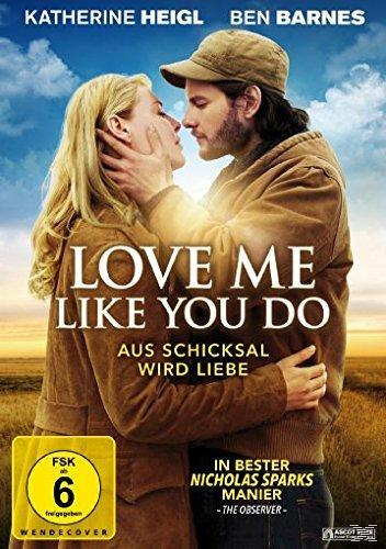 Filmposter mit zwei sich umarmenden Personen. Text: 'Love Me Like You Do'.
