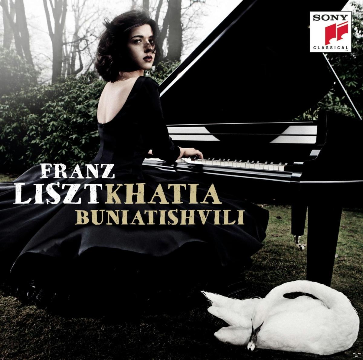 Album borító, egy nő zongorázik. Cím: Liszt, Khatia Buniatishvili.