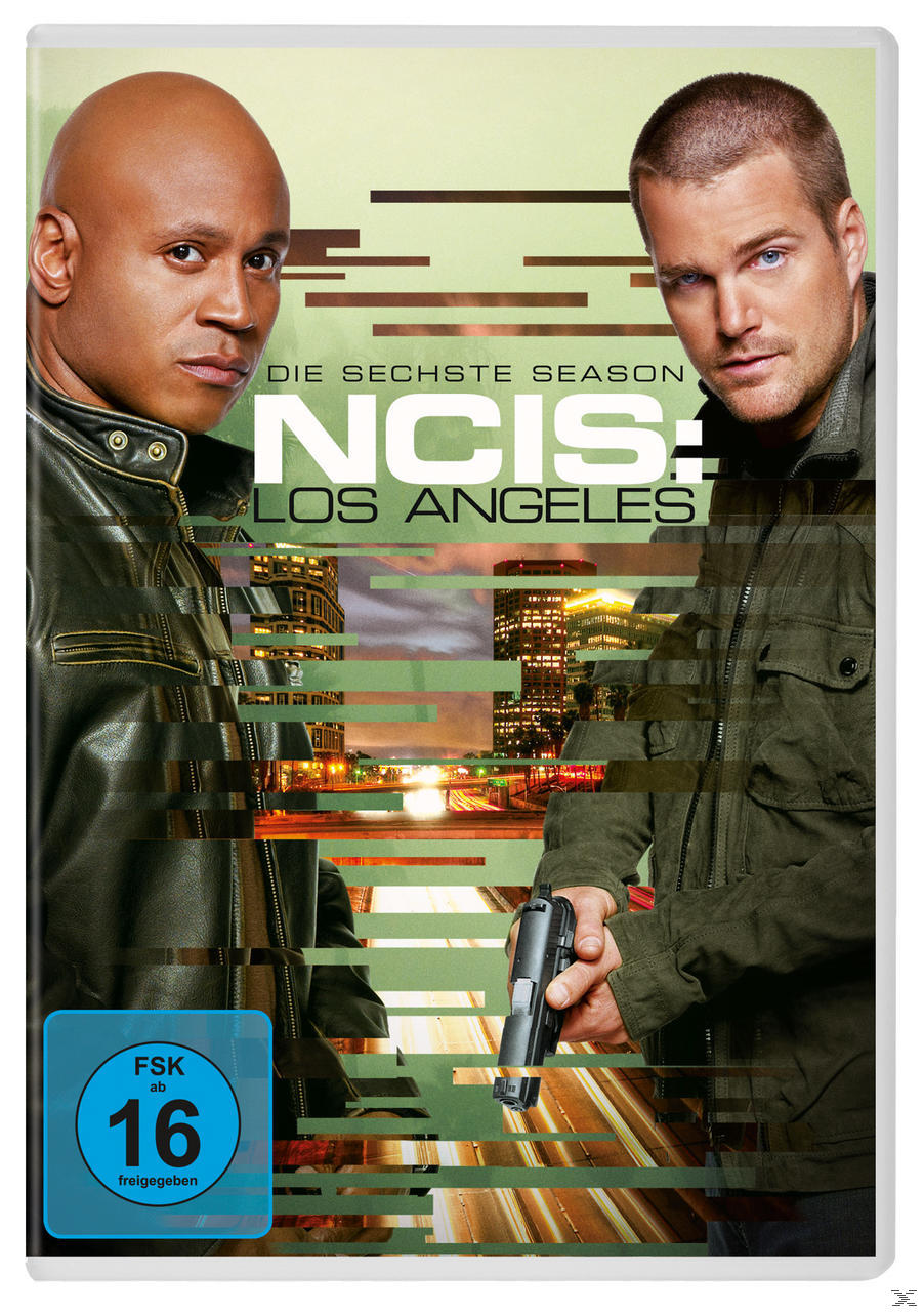 DVD-Cover für NCIS: Los Angeles. Zwei Männer, einer kahl, einer mit kurzen Haaren. Waffe in der Hand. Stadt Hintergrund, mit Titel.