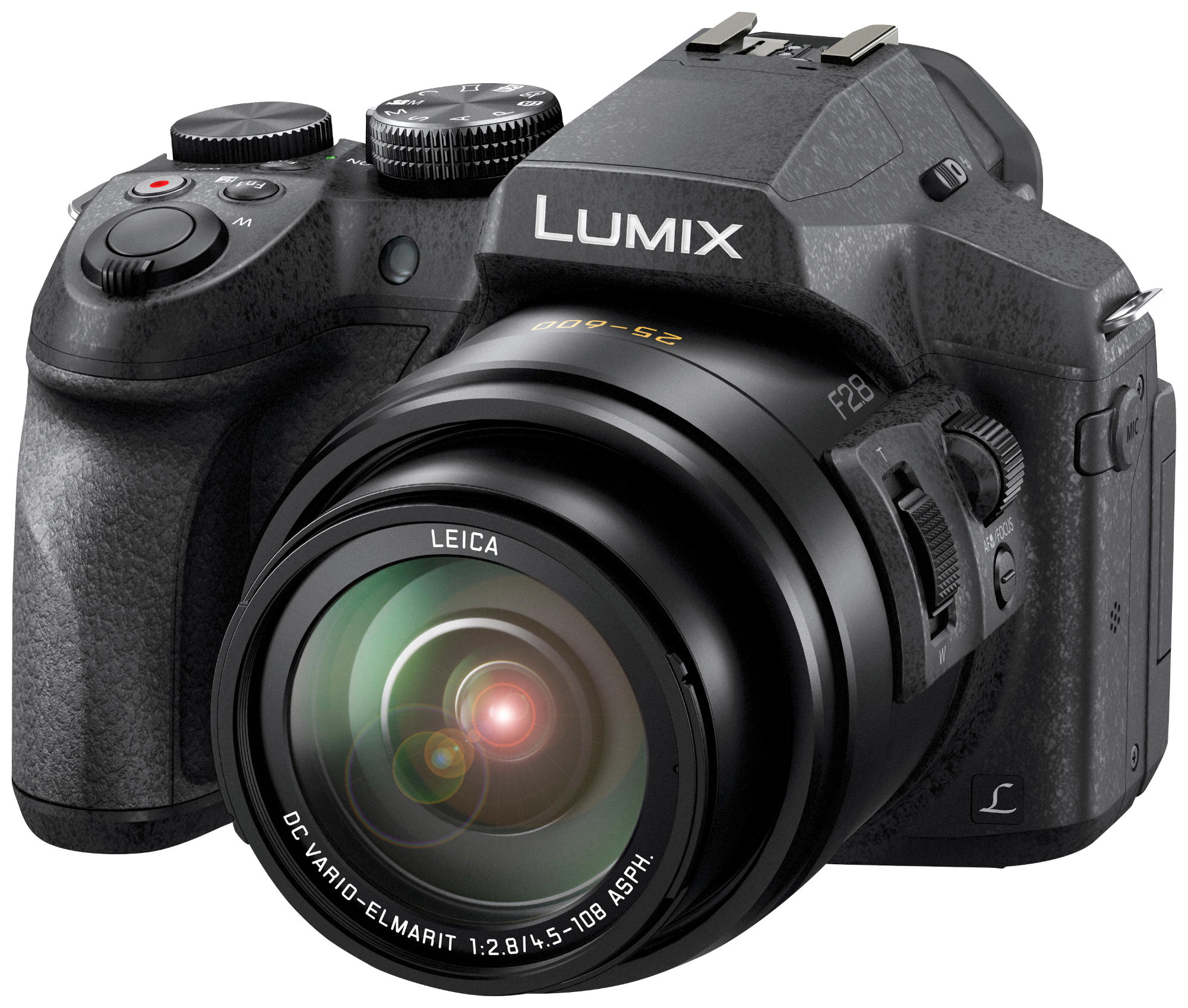 Fotocamera nera con obiettivo e vari quadranti, pulsanti e un flash integrato su sfondo bianco.