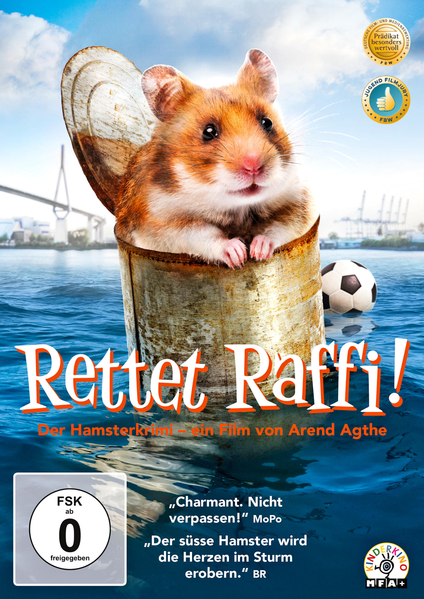 Kinoposter 'Rettet Raffi!' Ein Hamster ist in einer Konservendose im Wasser. Ein Fußball schwimmt in der Nähe.