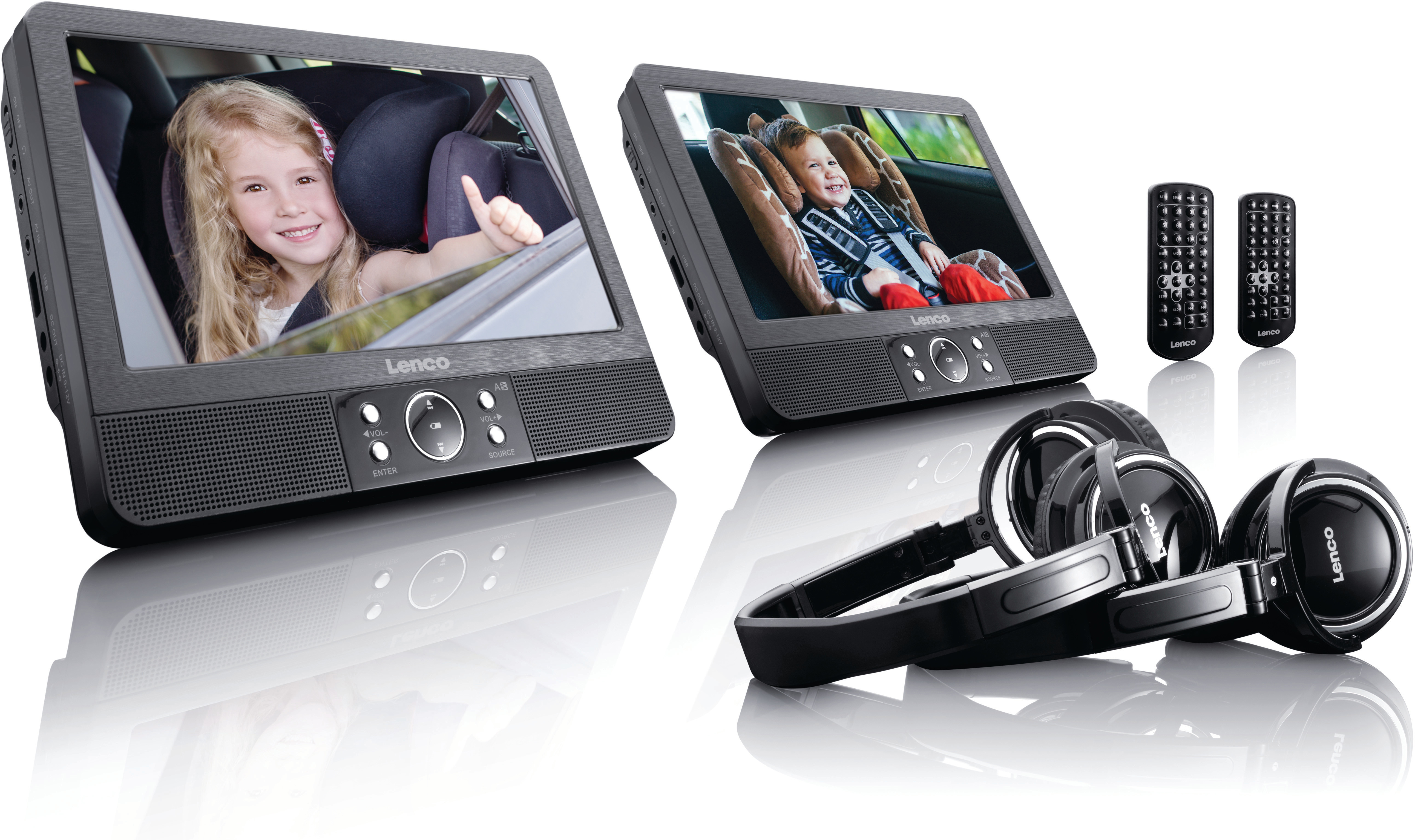 Zwei tragbare DVD-Player, Kopfhörer und eine Fernbedienung. Ein Bildschirm zeigt ein Mädchen im Auto.