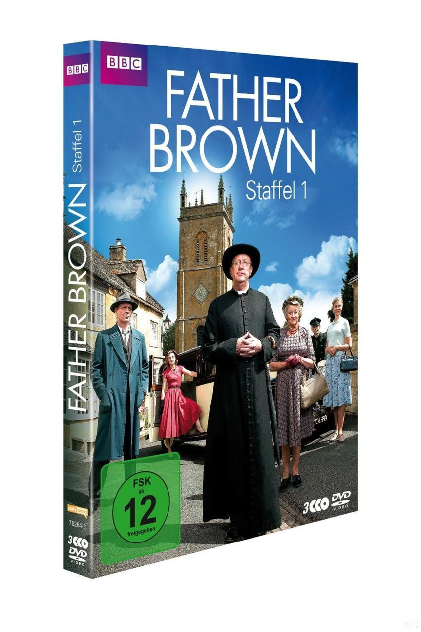 DVD-Cover: Father Brown. Schauspieler vor einer Kirche. Klarer Himmel im Hintergrund.