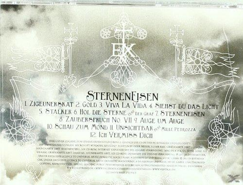 CD-Cover mit weißem Text und kunstvollen Designs vor einem bewölkten Hintergrund.