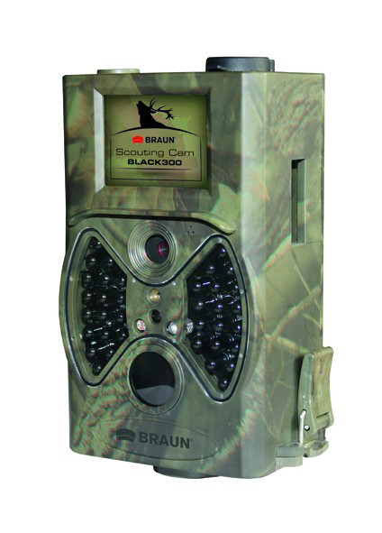 Braun Scouting Cam BLACK300 Tarnkamera auf weißem Hintergrund.