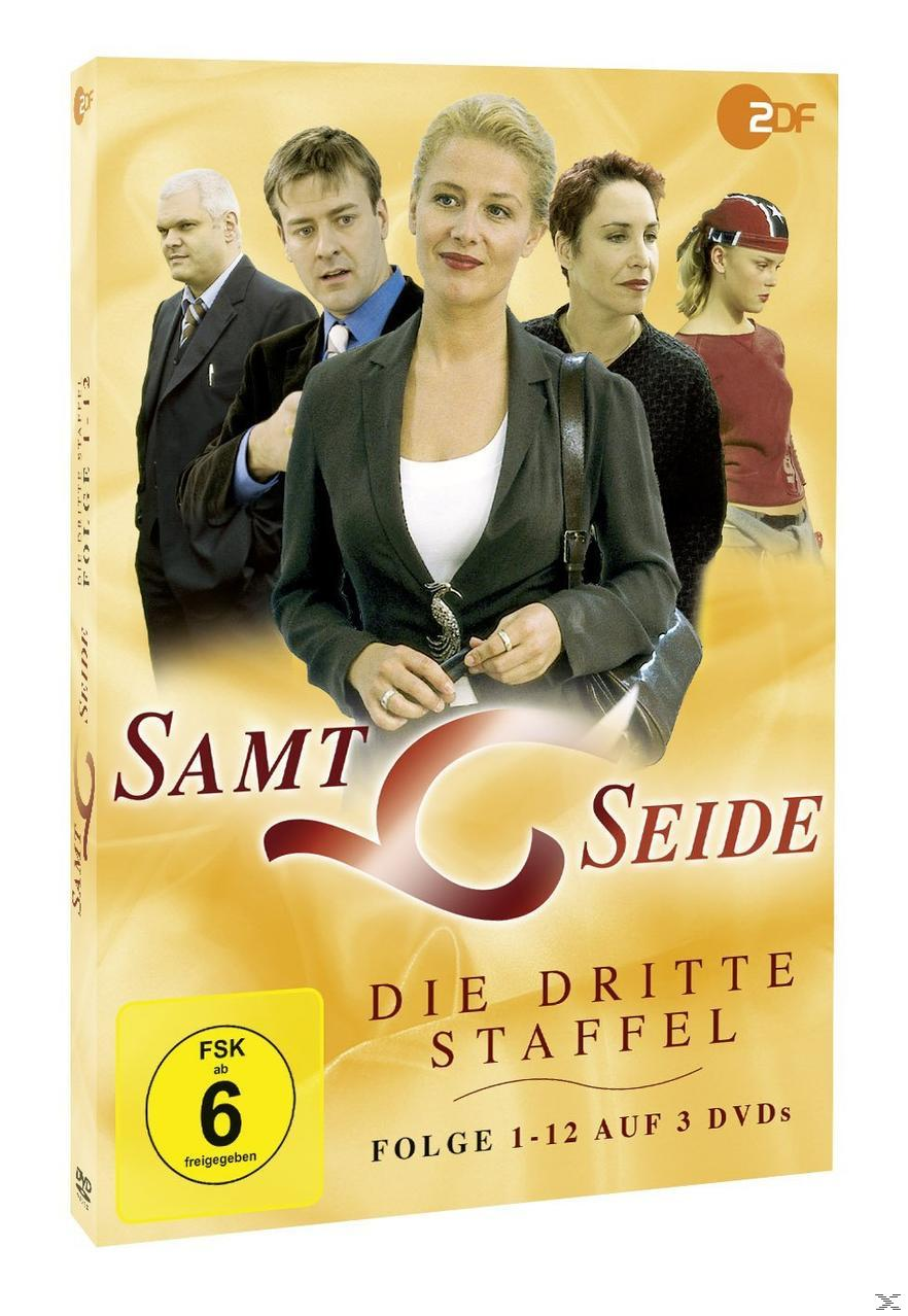 DVD-Cover von 'Samt und Seide' mit Schauspielern. Titel und gelber Aufkleber mit Text.