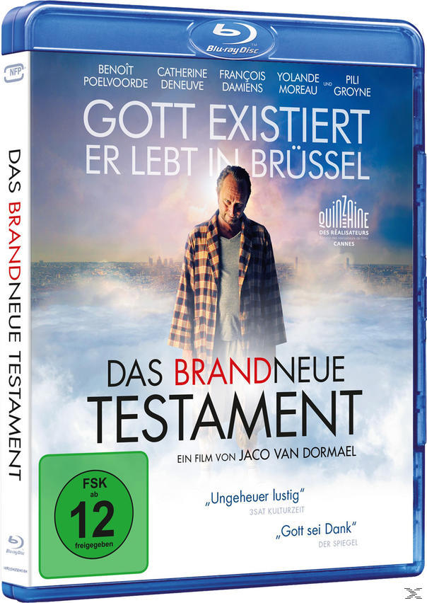 Filmtablett: Mann vor einer Himmelszene. Text: Gott existiert, er lebt in Brüssel.