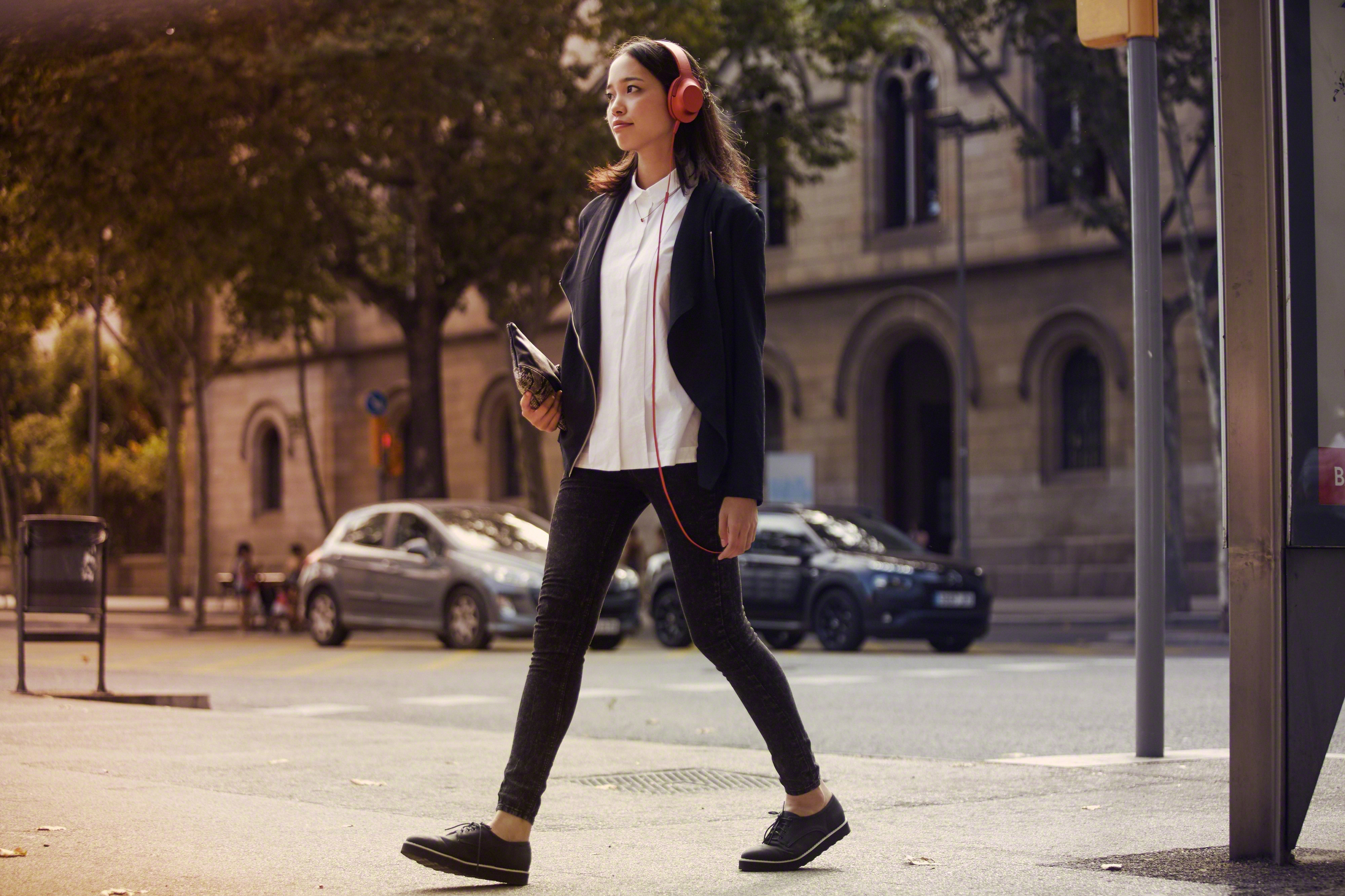 SONY MDR-100AAP, On-ear Kopfhörer Rot