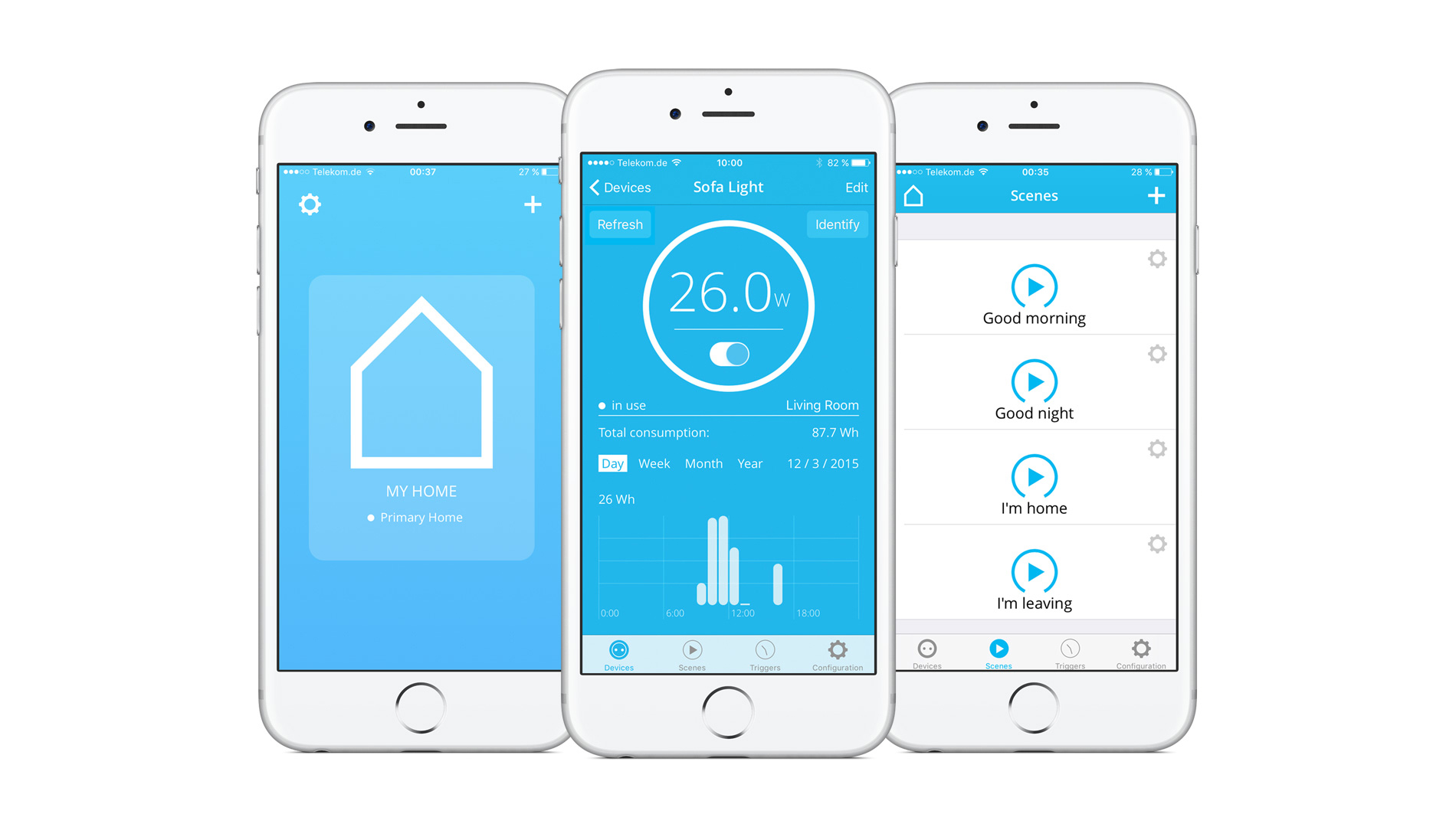 Drei Smartphones, die Home-Automation-App-Bildschirme in Blau und Weiß anzeigen.