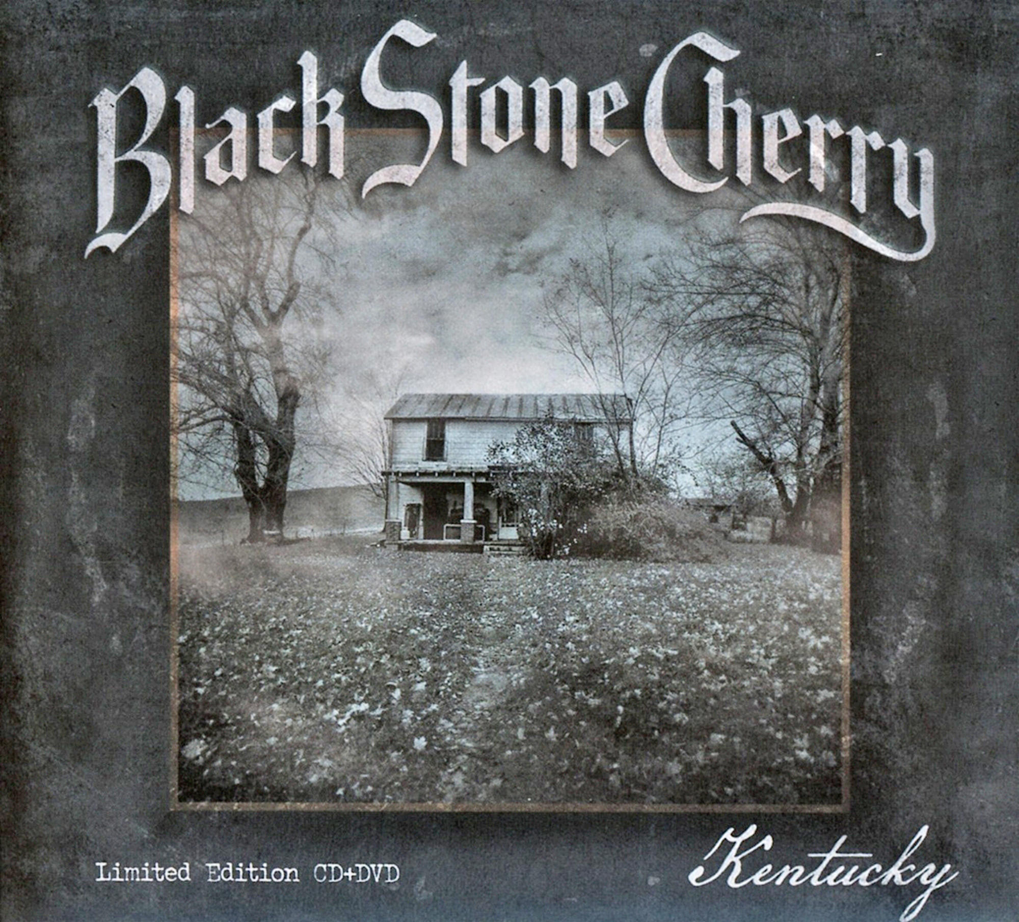 Albumcover: Ein Schwarzweißfoto eines Hauses und Bäumen. Text: Black Stone Cherry.