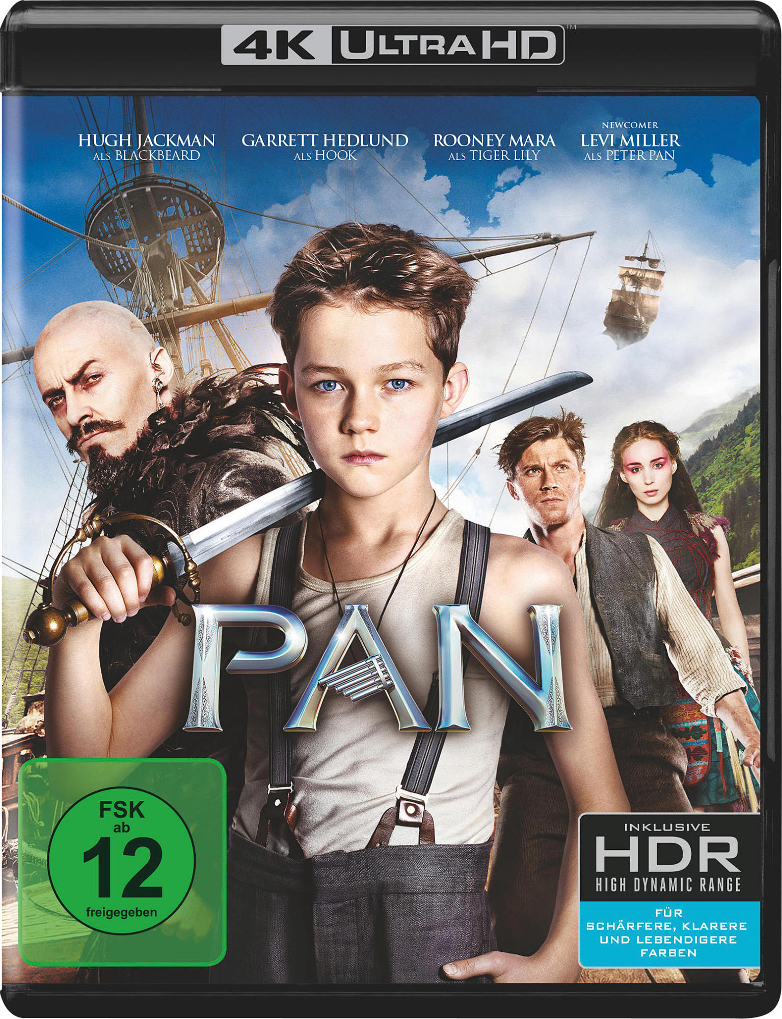 Filmcover: Pan, mit Peter Pan, Hook, Tiger Lily und Blackbeard, mit einem Piratenschiff im Hintergrund.
