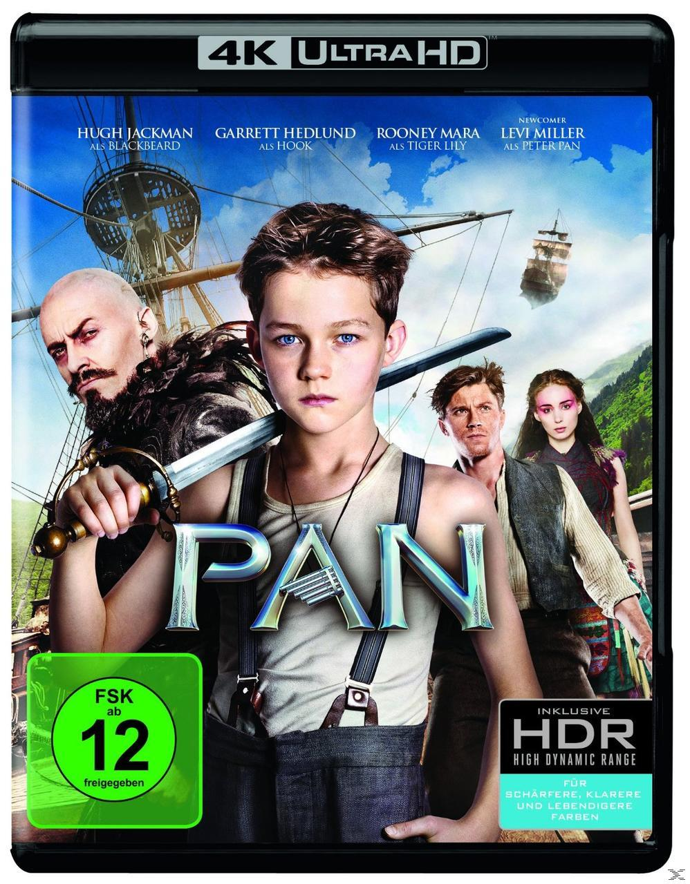 Pan Blu-ray-Cover. Junge mit Schwert, andere Charaktere, Titel 'PAN'.