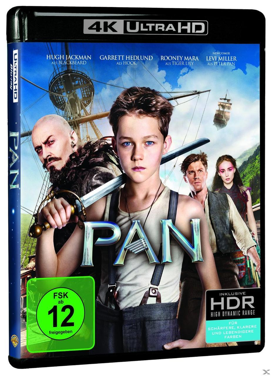 Pan DVD-Cover. Ein Junge mit Schwert, dem Betrachter zugewandt, steht im Mittelpunkt. Andere Charaktere umgeben ihn.