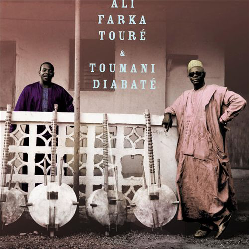 Album borító: Ali Farka Touré & Toumani Diabaté, két férfi hangszerrel. Szöveg: Ali Farka Touré & Toumani Diabaté.