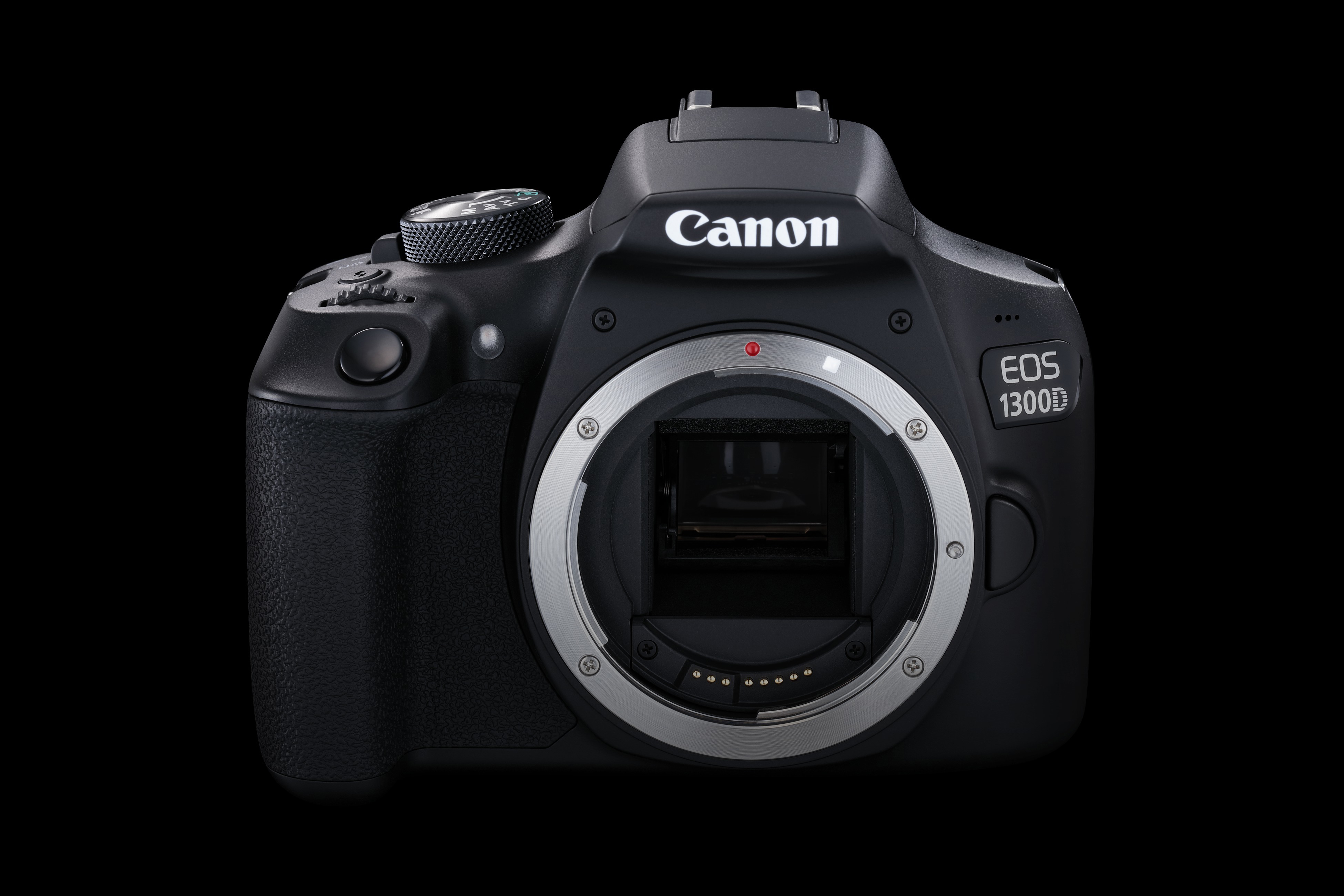 CANON EOS 1300 D + 18-135MM IS II Spiegelreflexkamera, 18 Megapixel, 18-135 mm Objektiv (IS), WLAN, Schwarz