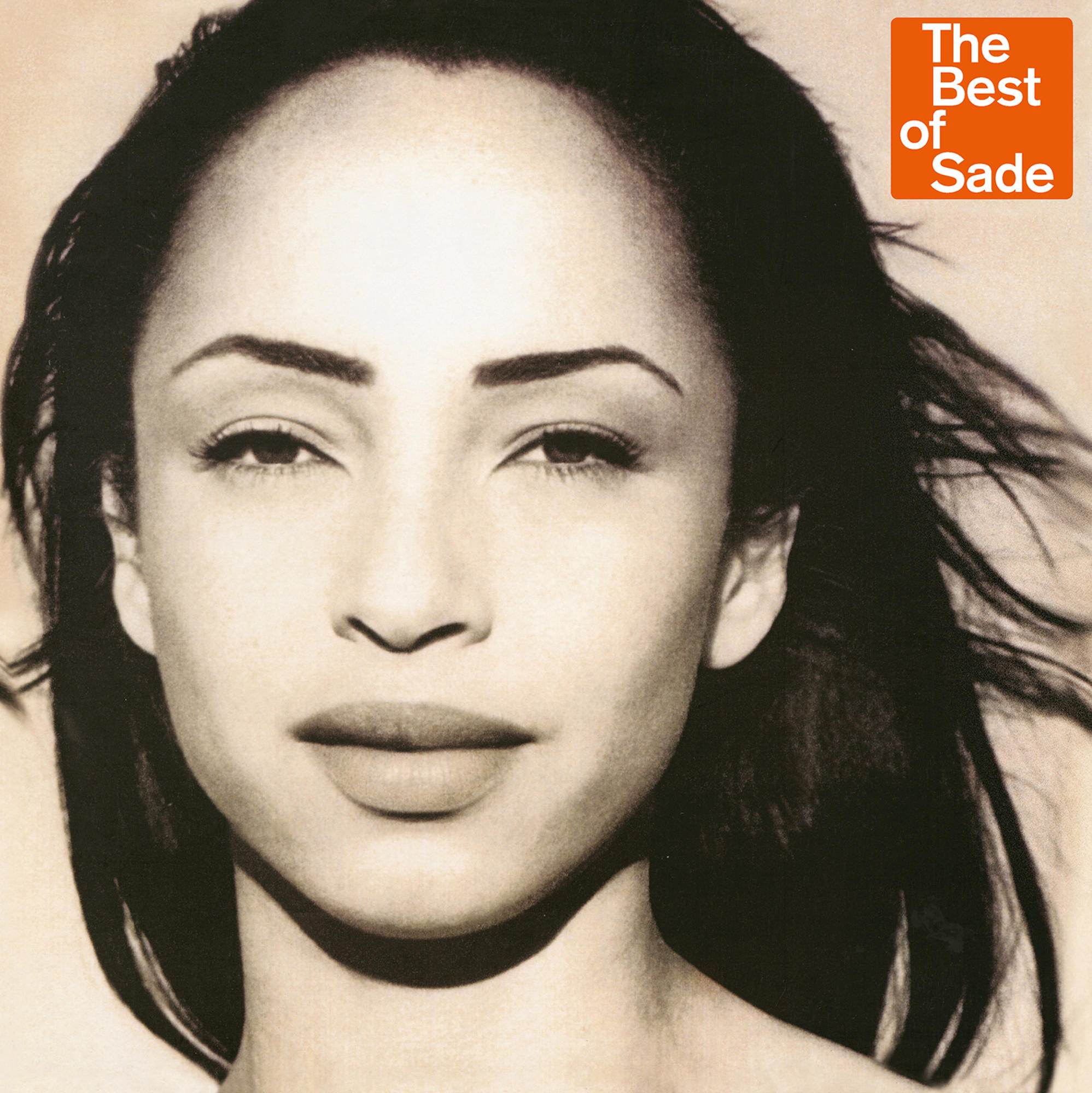 Album borító, Sade portré, közelkép, The Best Of Sade címmel.
