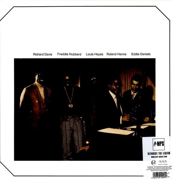 Albumcover mit den Namen der Bandmitglieder und einem Schwarz-Weiß-Gruppenfoto.