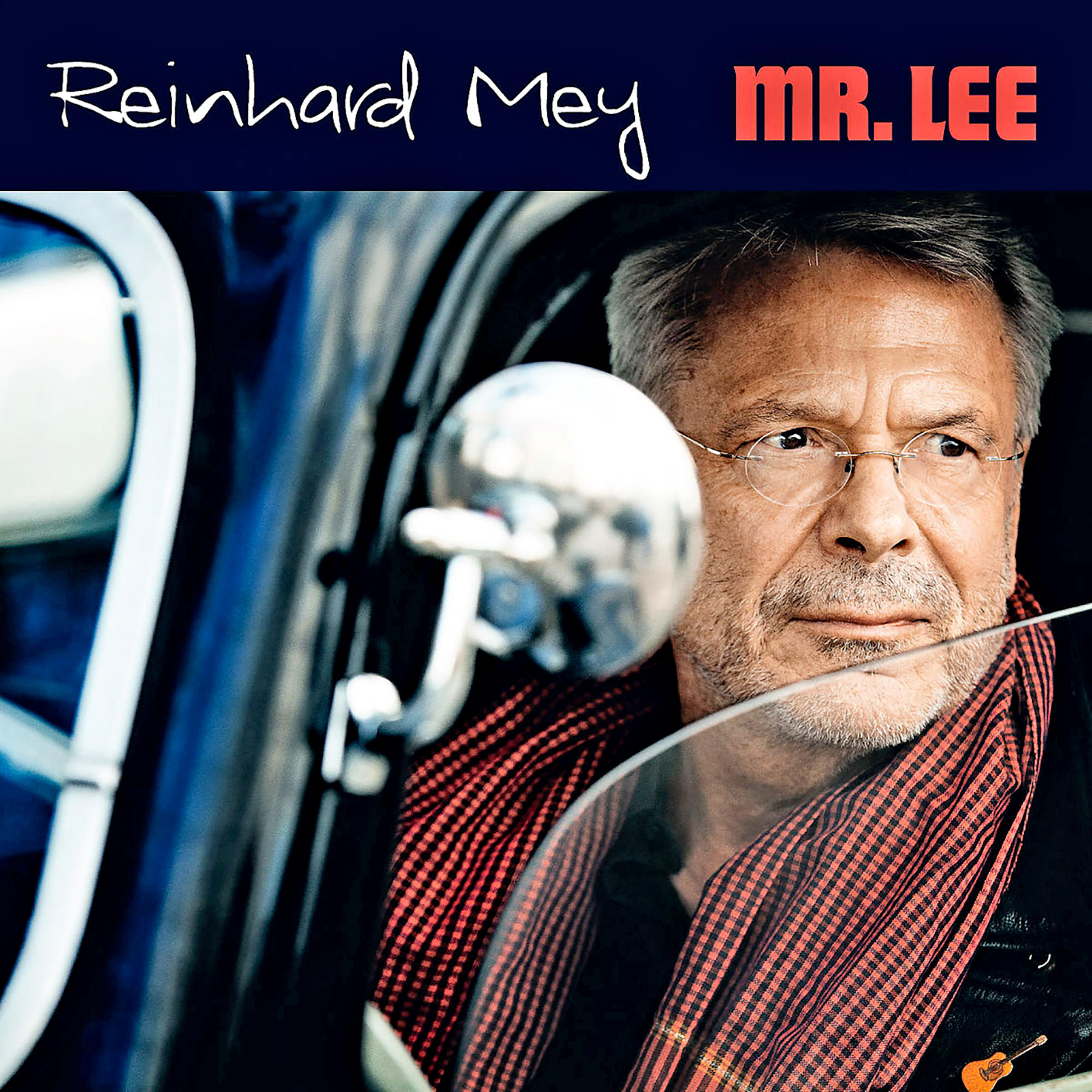 Albumcover von Reinhard Mey mit seinem Gesicht, einem Autospiegel. Text: 'Mr. Lee'. Blaue und rote Farben.