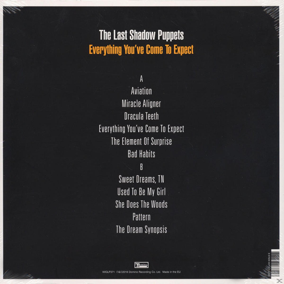 Albumcover mit schwarzem Hintergrund und orangefarbenem Text. Titelliste ist auf dem Cover sichtbar.