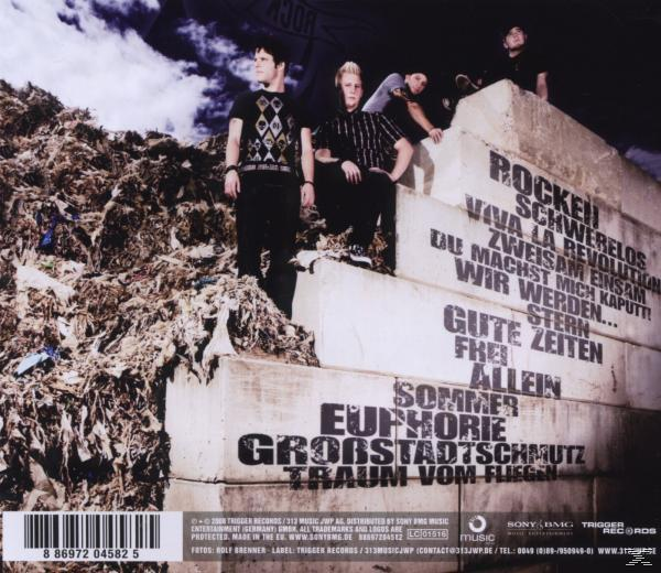 CD-Cover einer Band. Eine Gruppe von Leuten steht auf Betonblöcken mit Graffiti.