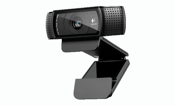 Siyah Logitech web kamerası, bir kamera merceği, bir stand ve beyaz bir arka plan ile.