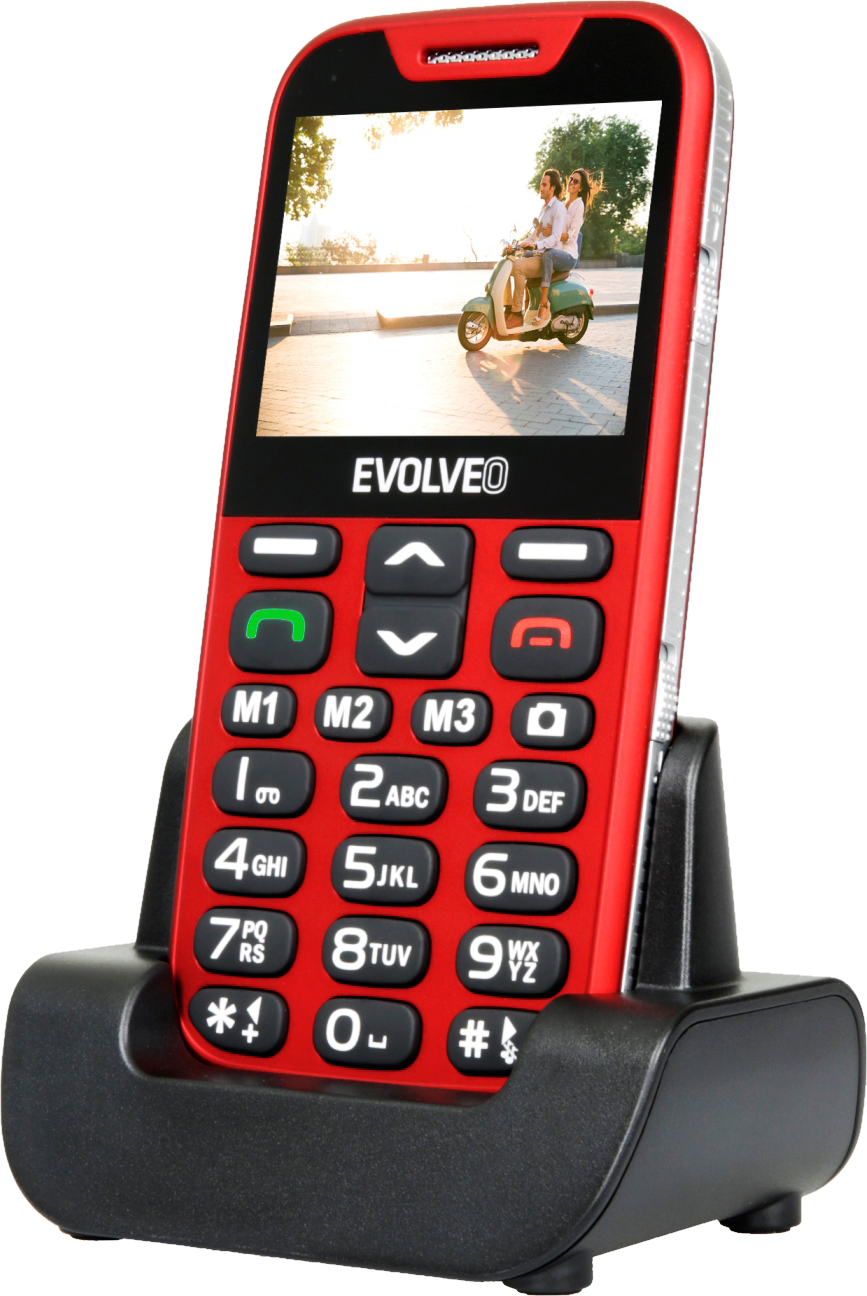 Piros mobiltelefon egy fekete töltőalapon. A telefon képernyőjén két ember látható robogón.
