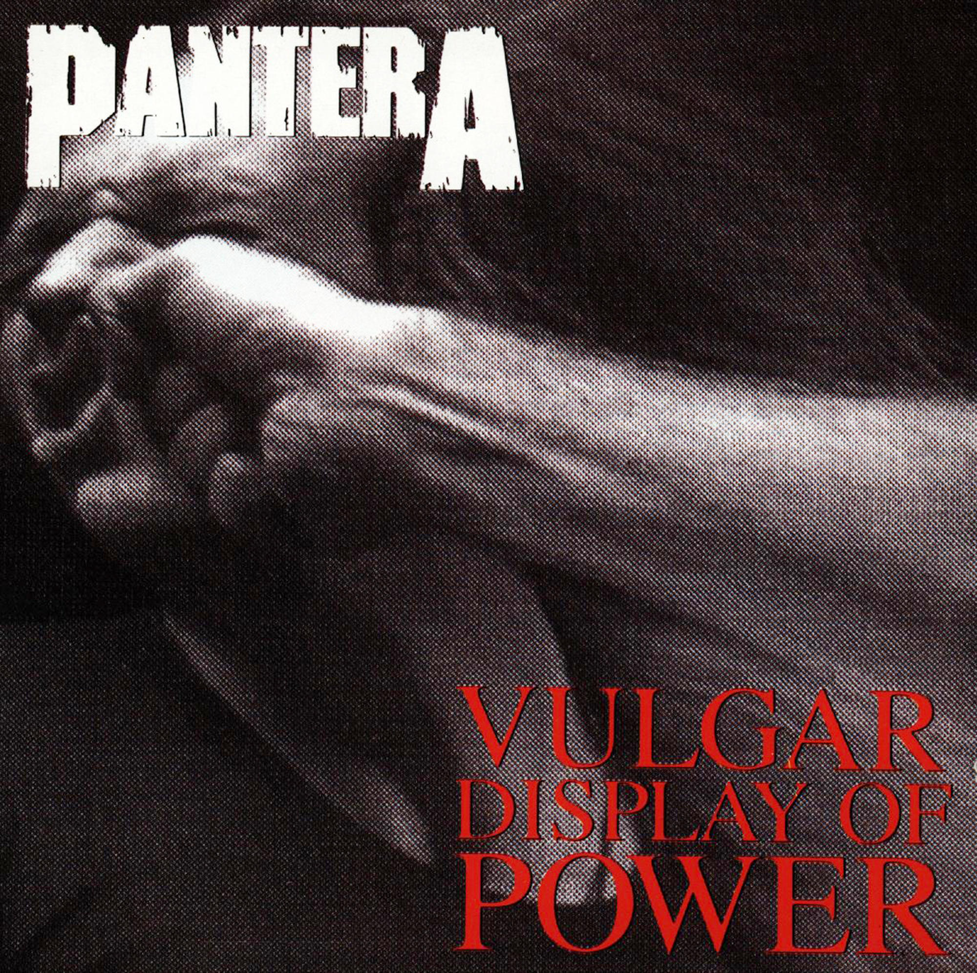 Albumcover für Panteras "Vulgar Display of Power", eine Faust vor dunklem Hintergrund.