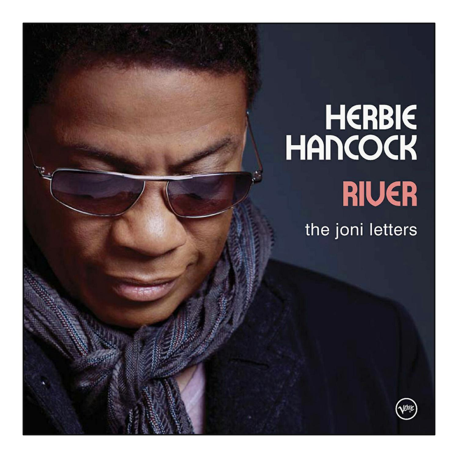 Albumcover: Herbie Hancock. Sonnenbrille, Schal und Text 'River the joni letters' auf dunklem Hintergrund.