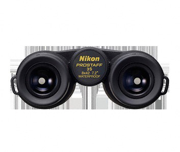 Schwarzes Fernglas mit Nikon Prostaff 3S-Text, weißer Hintergrund.