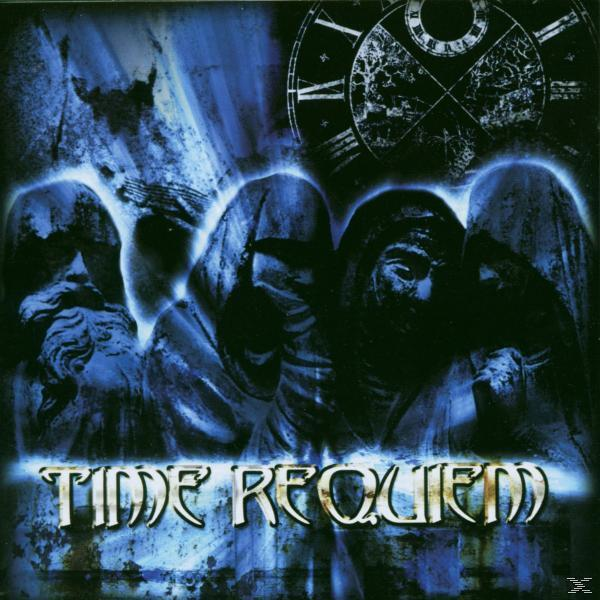 Albumcover. Figuren in dunklen Umhängen, Uhr und der Text: Time Requiem.