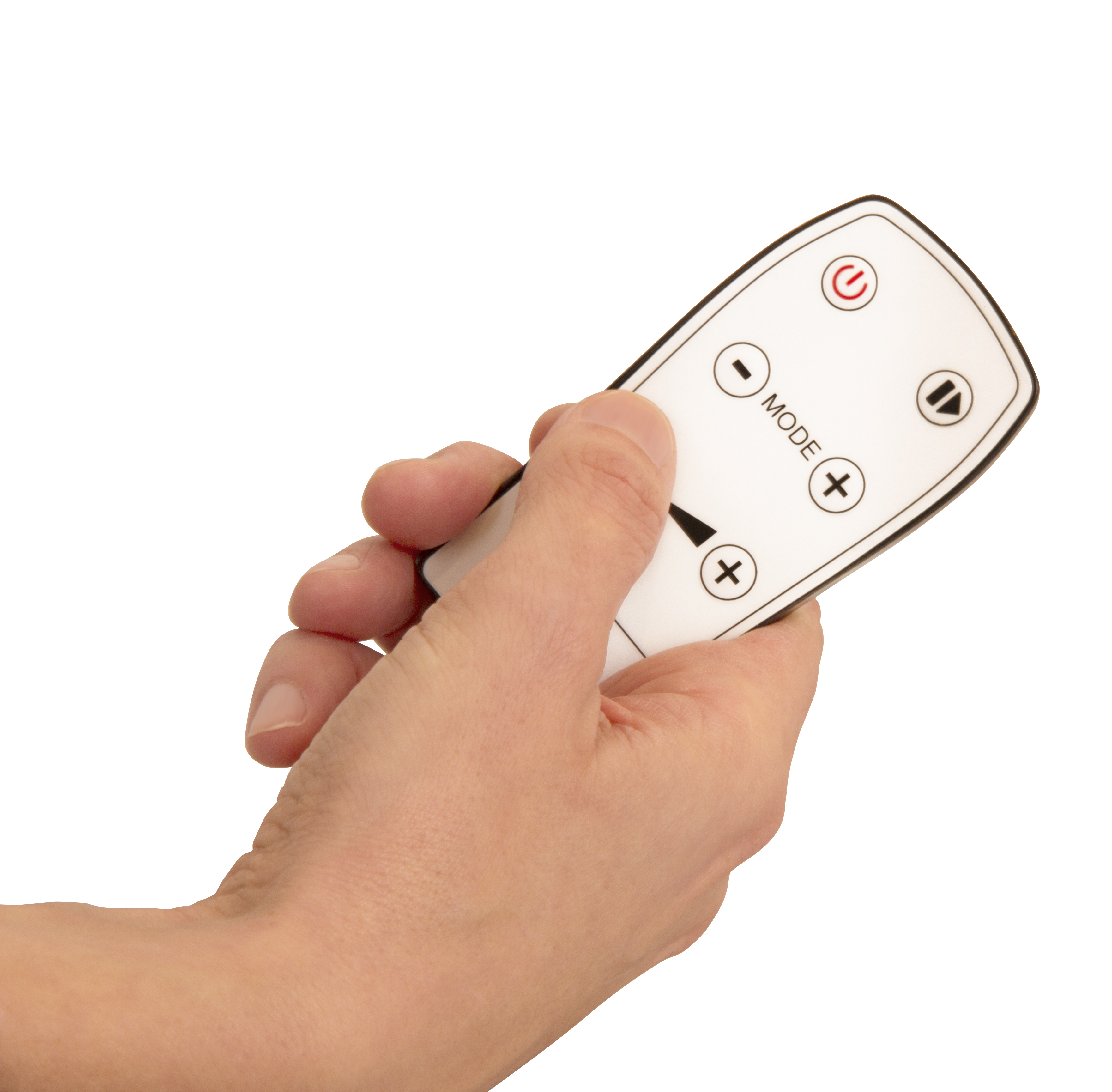 Een hand die een witte afstandsbediening met knoppen vasthoudt.