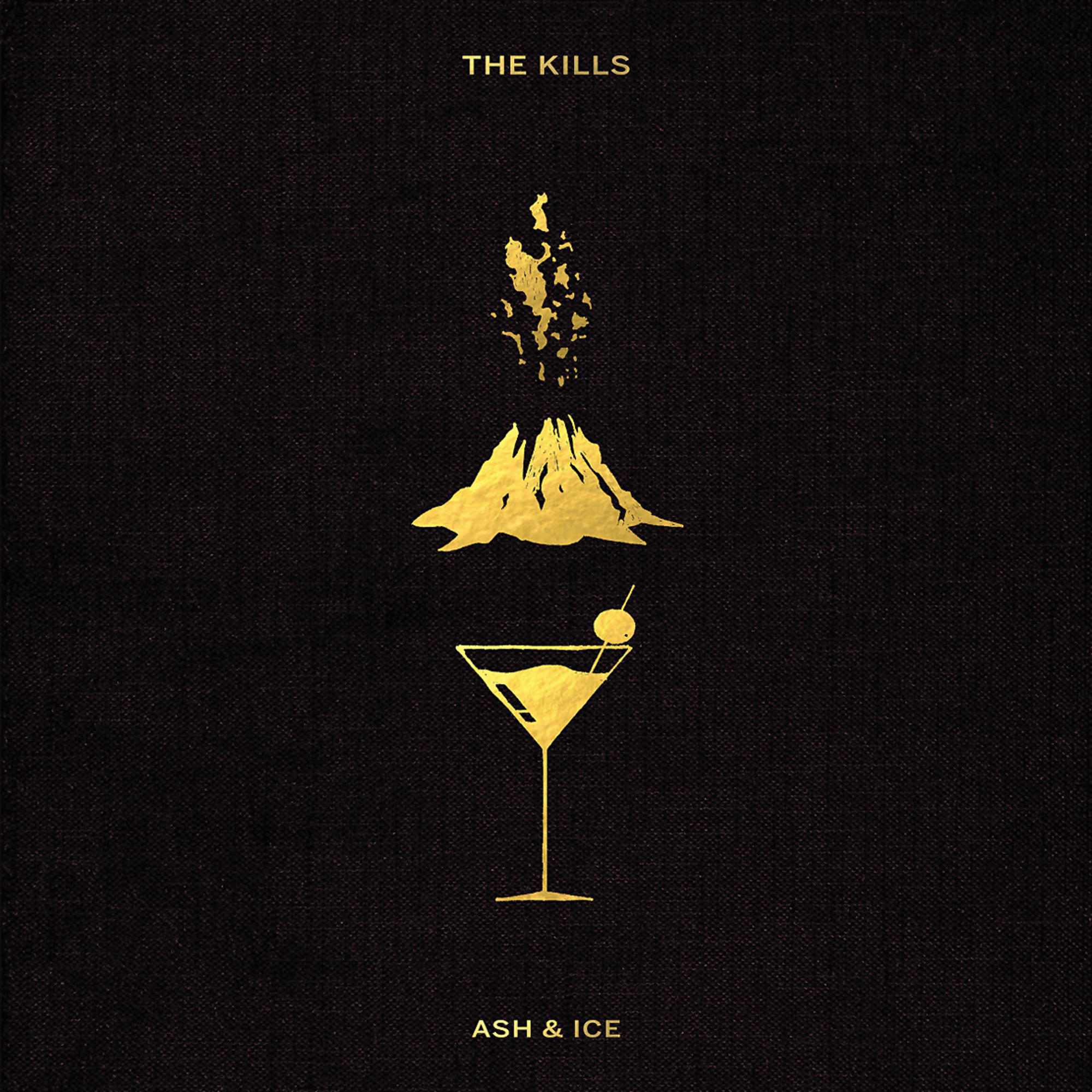 Albumhoes met gouden afbeelding van een vulkaan, een cocktail en de naam van de band op zwart. De naam van de band is "THE KILLS".