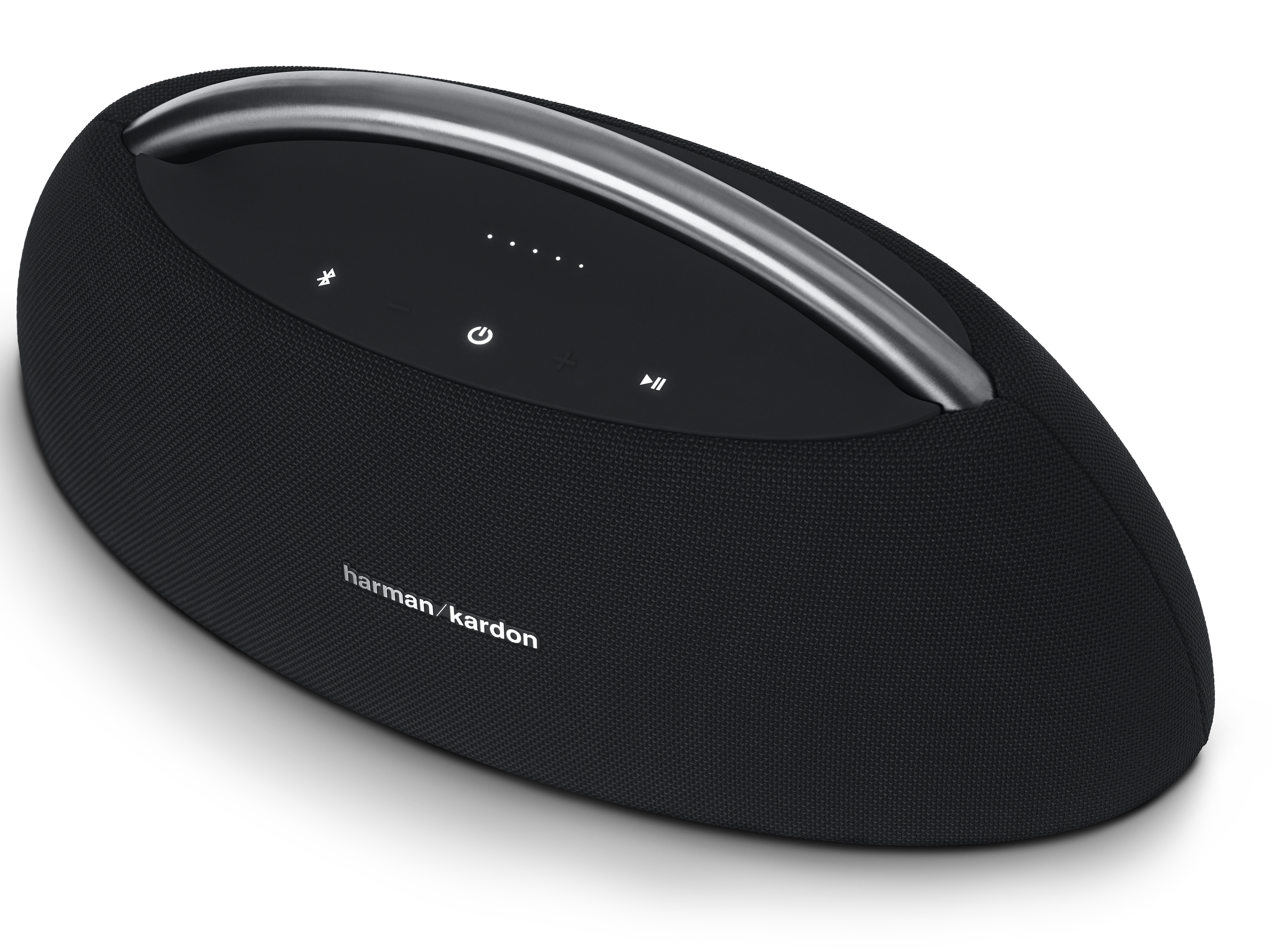 Ein schwarzer, oval geformter Lautsprecher mit einem silbernen Griff, harman/kardon-Logo.