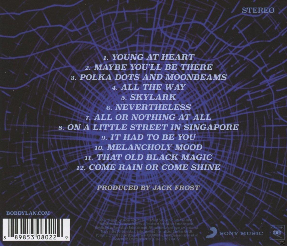 Rückseite eines CD-Cases mit Songtiteln und Credits. Der Hintergrund ist ein dunkelblaues Muster.