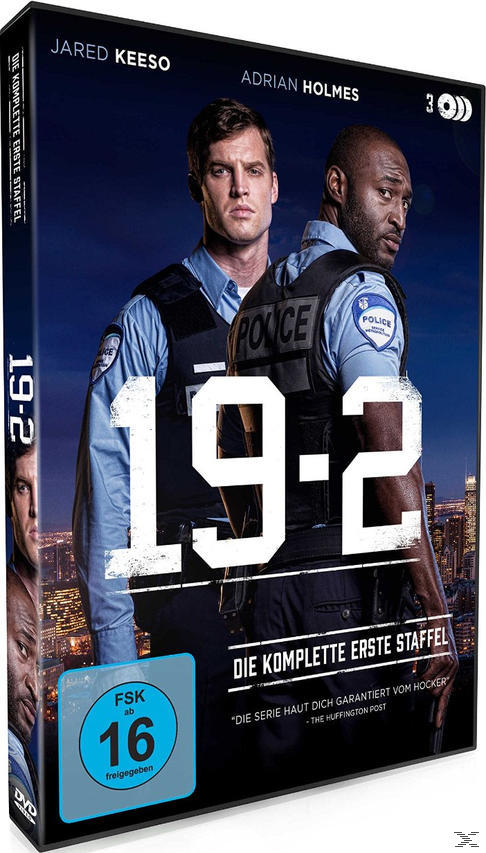 DVD-Cover mit zwei Männern in Polizeiuniformen. Text sagt "19-2", "die komplette erste Staffel".
