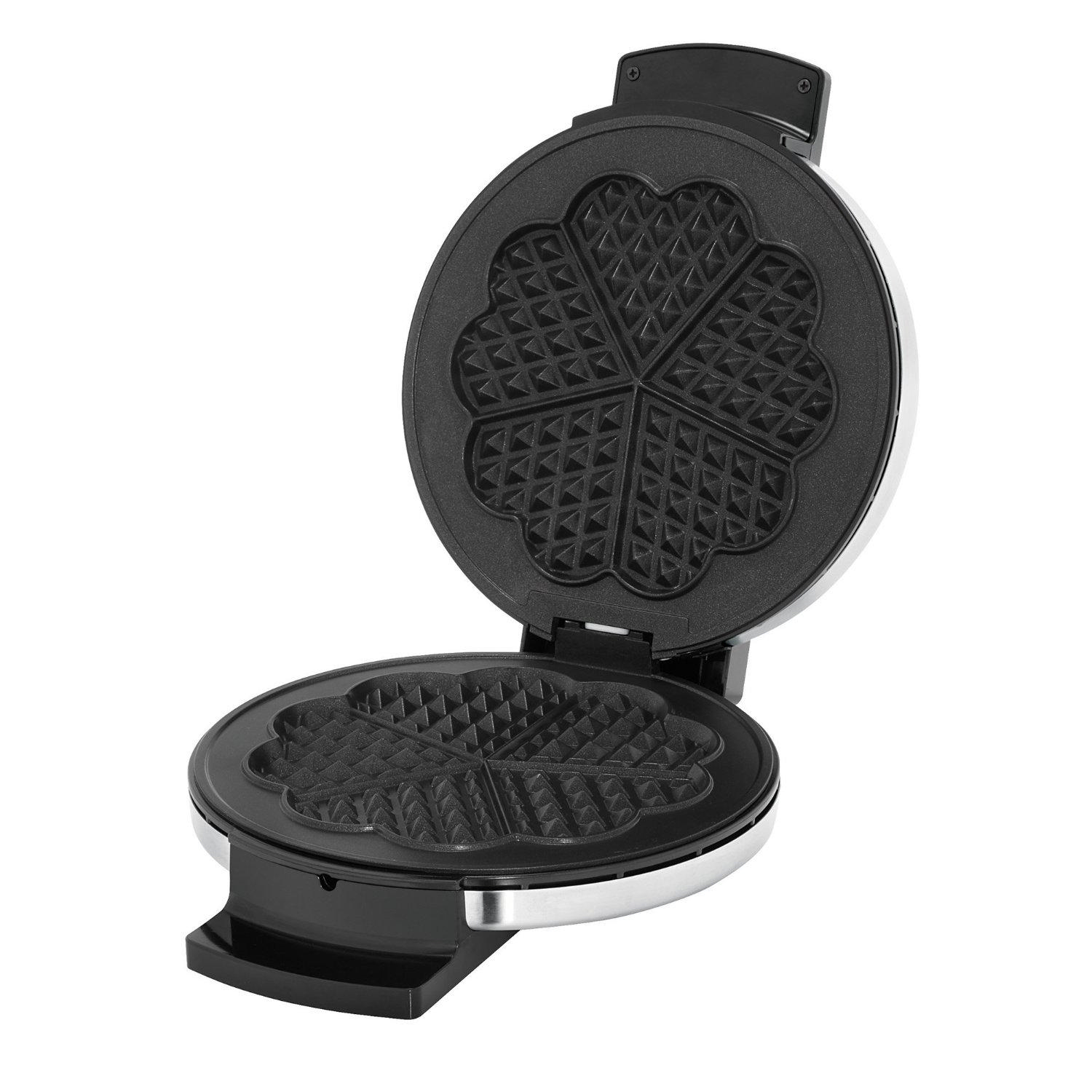 Gofret desenlerini gösteren açık bir waffle makinesi. Siyah ve gümüş cihaz.