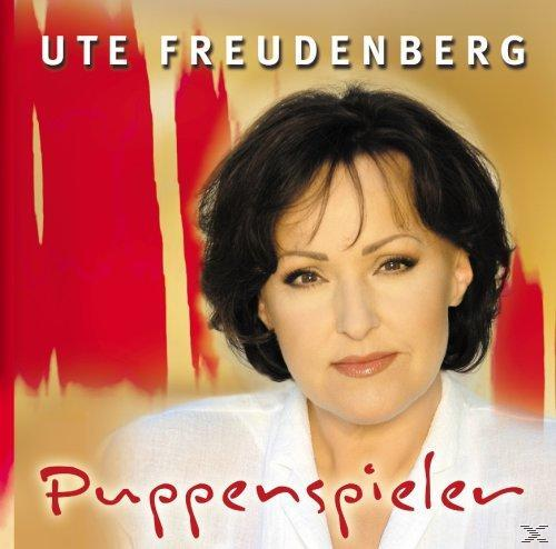 Ute Freudenberg Albumcover. Frau in weißem Hemd. Titel 'Puppenspieler' in roter Schrift.