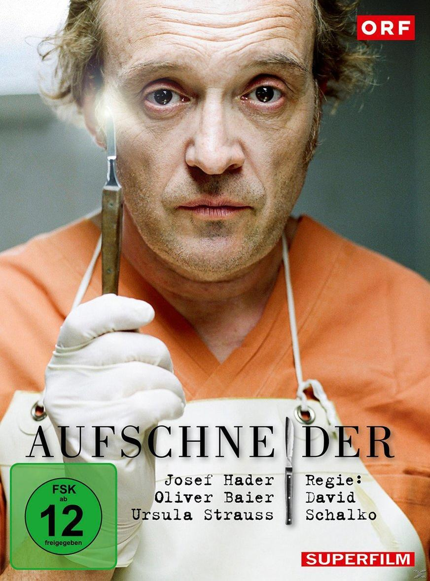 Filmplakat mit einem Mann in einem orangefarbenen Anzug, der ein Skalpell hält.