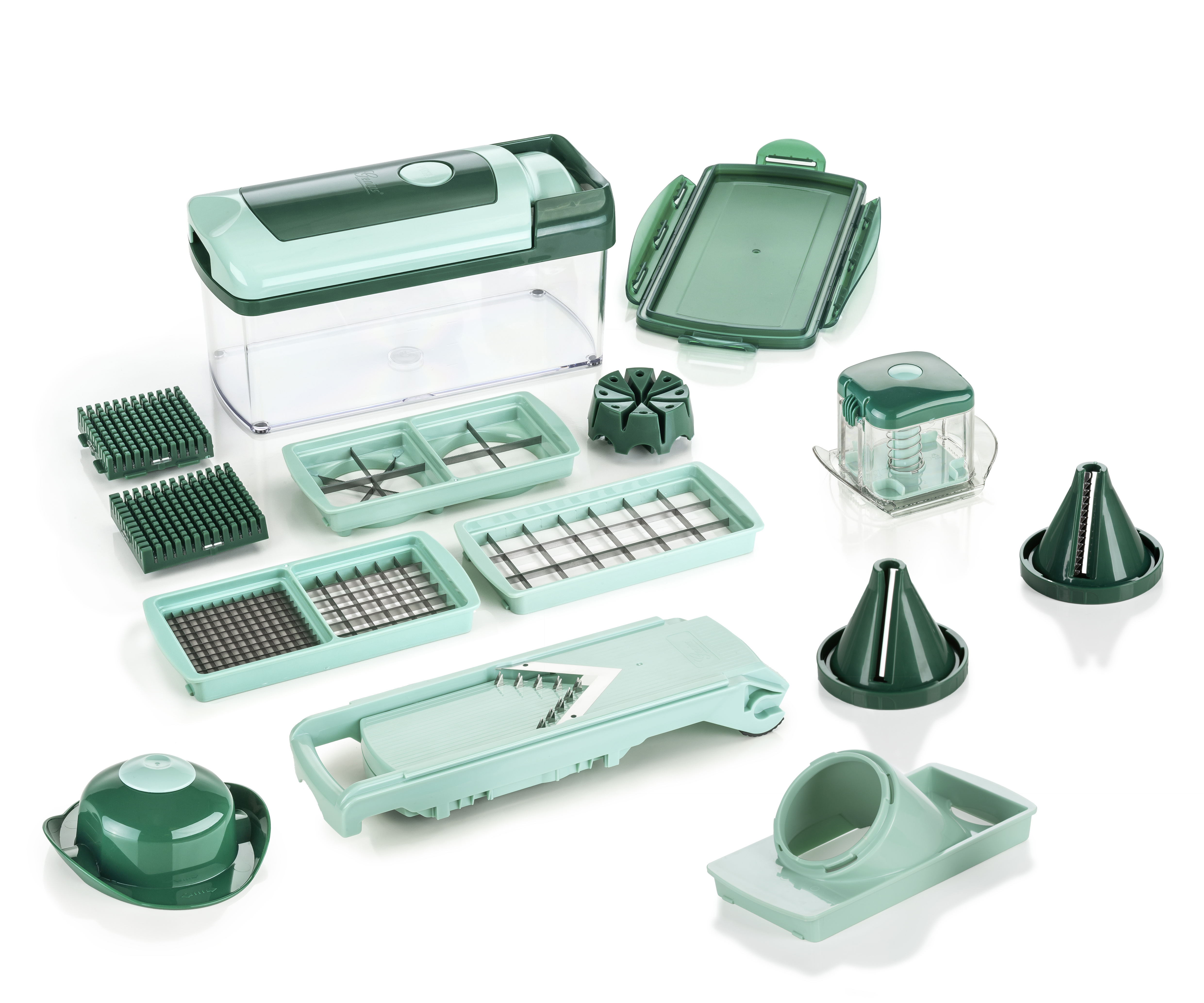 Eine Sammlung grüner Küchenwerkzeuge, darunter ein Schneider, ein Würfelschneider und verschiedene Schneidemesser.