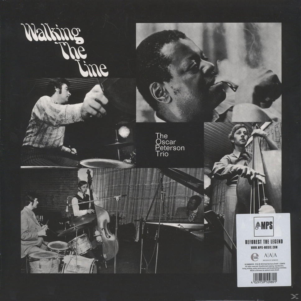 Schwarz-Weiß-Albumcover für "Walking The Line" von The Oscar Peterson Trio mit mehreren Fotos.