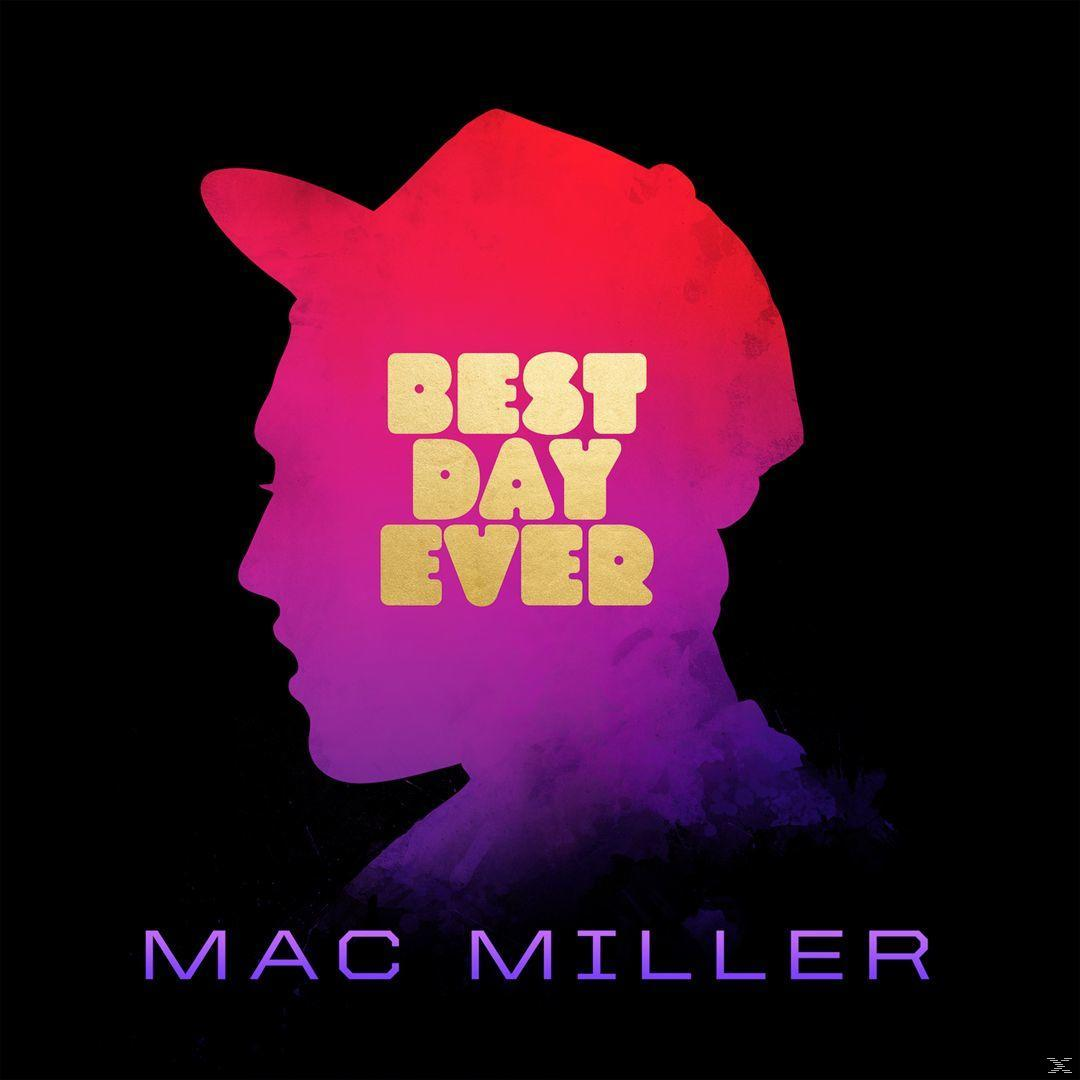 Pochette de l'album de Mac Miller. Une silhouette d'un homme portant une casquette avec le texte "Best Day Ever".