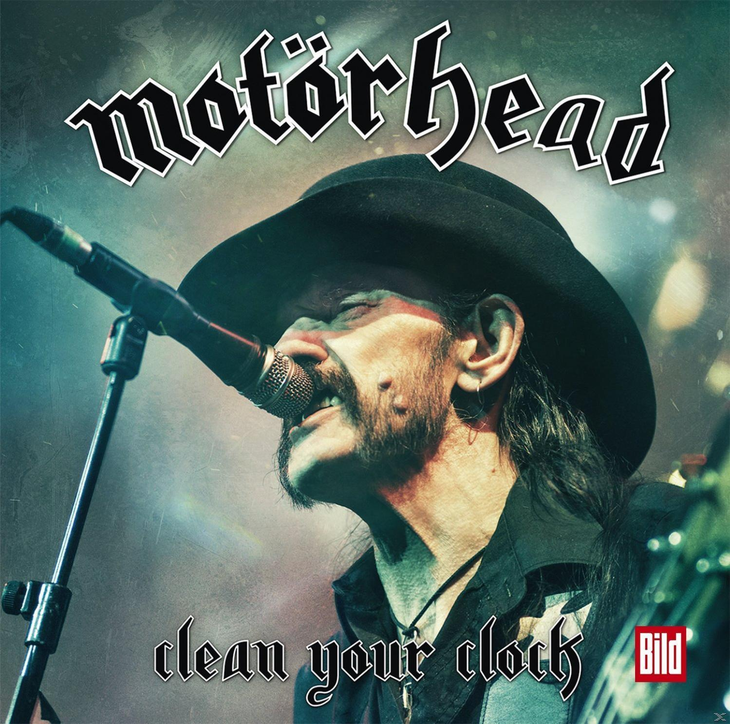 Motorhead Albumcover. Lemmy Kilmister singt in ein Mikrofon.