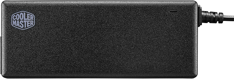 Schwarzes Cooler Master Netzteil. Das Cooler Master Logo ist sichtbar. Weißer Hintergrund.