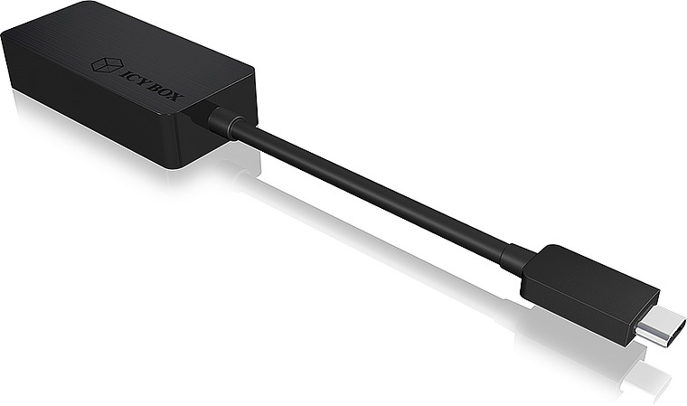 Ein schwarzer USB-C-Hub mit dem Wort ICY BOX darauf, verbunden mit einem schwarzen Kabel.